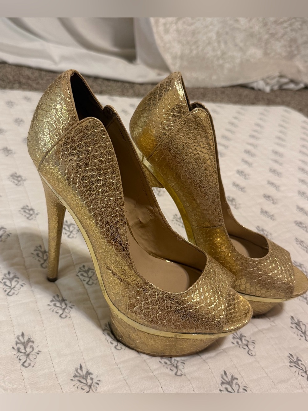 Bebe Gold Metallic Platform Peep Toe Heels Size 8 Y2K